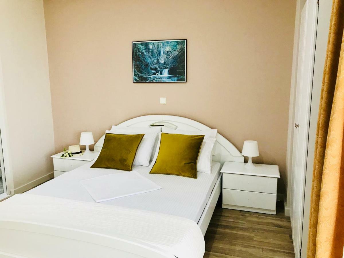 Joy Hotel Sarandë Exteriör bild