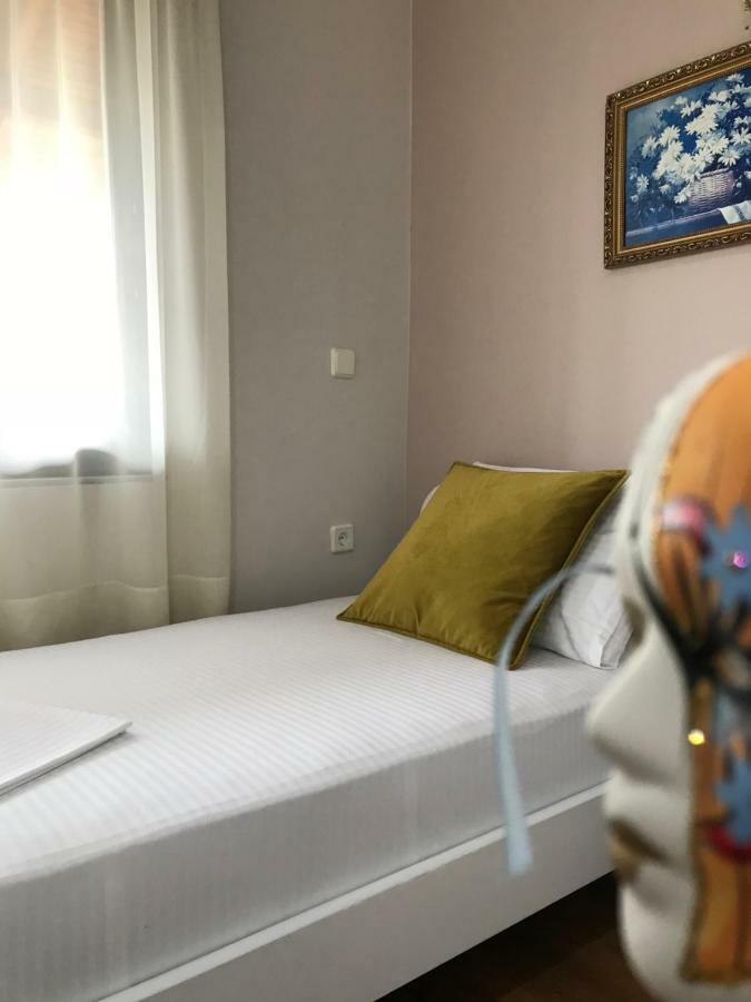 Joy Hotel Sarandë Exteriör bild